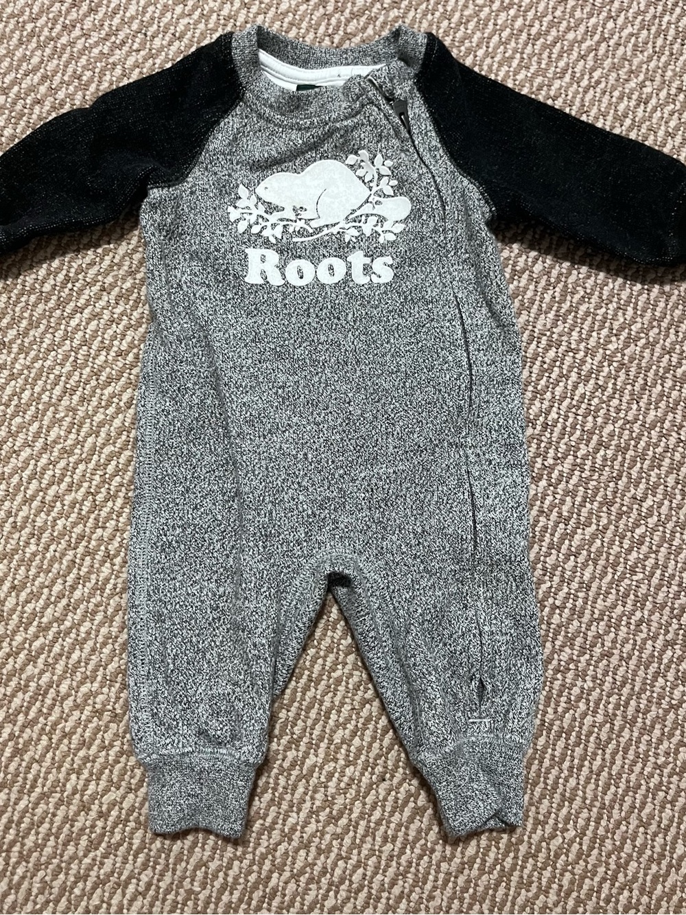 Roots baby 0-3M Grey and Black Romper